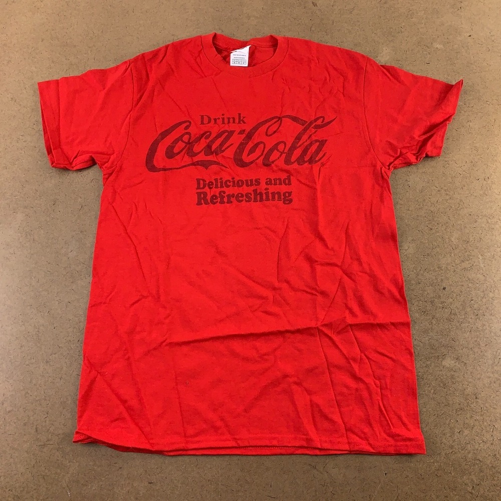Delta Adult Medium Red Coca-Cola Logo Short Sleeve Graphic T-Shirt New *Flaw